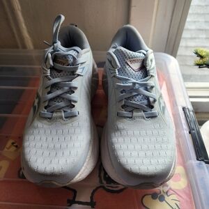 Sarcony women's Triumph 22 PWRUNpb sneakers.